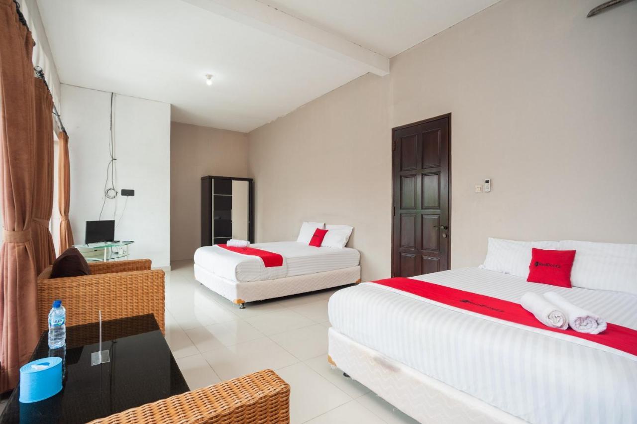เรดดอร์ซ ซาเรียะห์ เนียร์ ตามาน แอร์ มันกูร์ โบกอร์ Hotel ภายนอก รูปภาพ